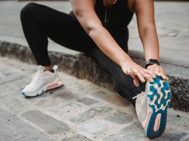 Étirements courts après running pour mobilité et prévention