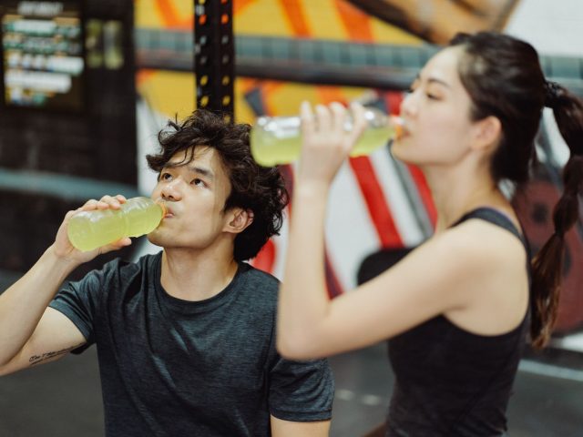 Une boisson énergisante sans alcool : la clé d’une récupération sportive optimale ?